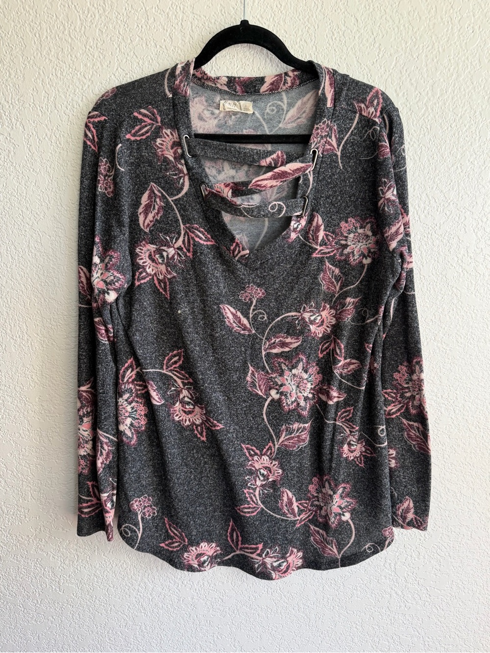 Floral Lace-Up V-Neck Long Sleeve Top in Gray and Pink
